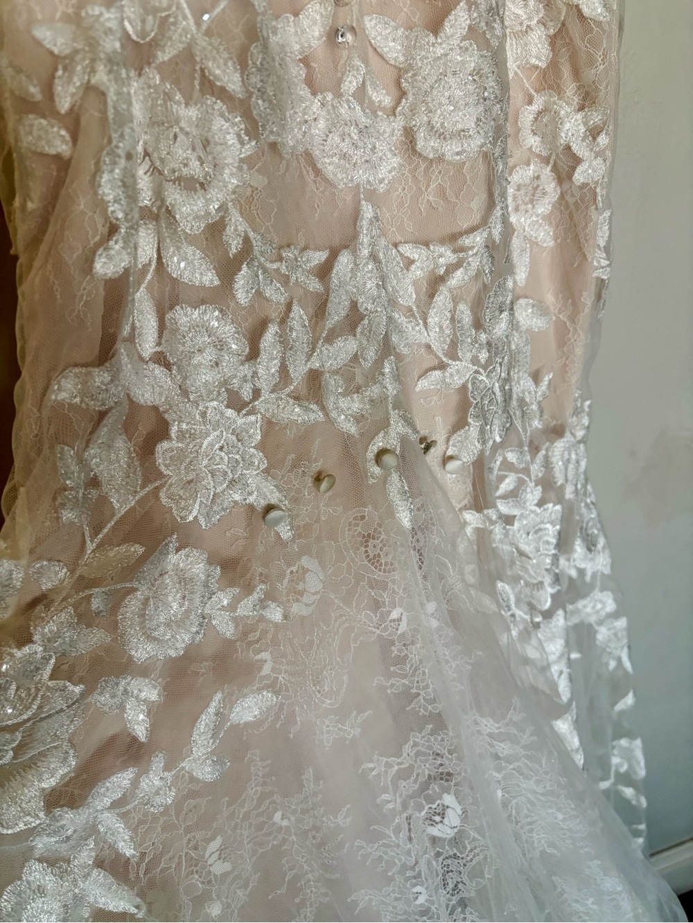 Essence of Australia Wedding Dress - Picture 4 of 16